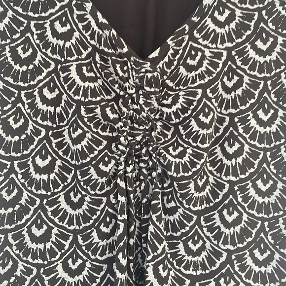 Fresh Produce Black and Grey Ruffled Front V-Neck Short Sleeve Dress Small - Picture 13 of 17